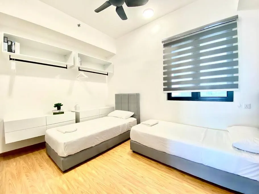 Beacon Executive Suites #Elegant #Skypool #Georgetown #4Pax #2Br 2Bath #1Queen 2Single #Quality Well Maintained #Private Superhost Malaysia
