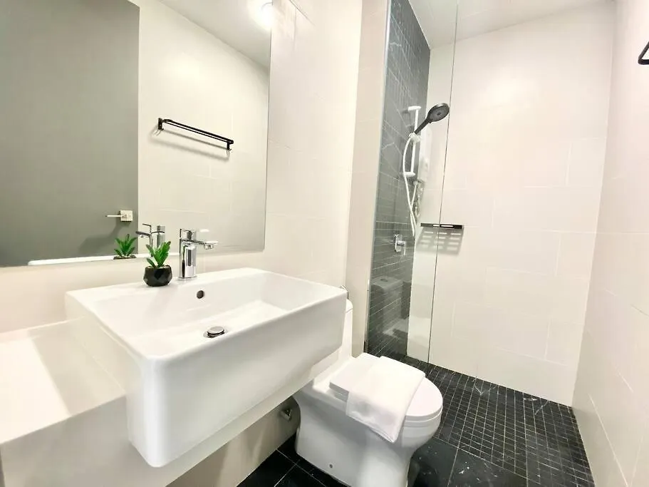 Apartment Beacon Executive Suites #Elegant #Skypool #Georgetown #4Pax #2Br 2Bath #1Queen 2Single #Quality Well Maintained #Private Superhost