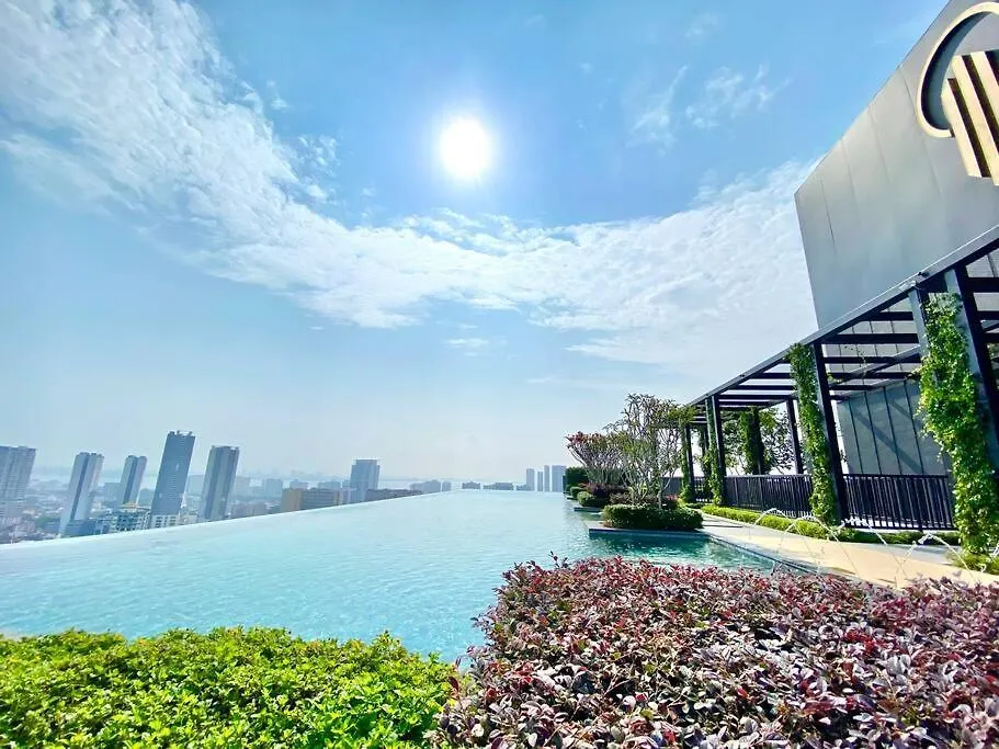 Beacon Executive Suites #Elegant #Skypool #Georgetown #4Pax #2Br 2Bath #1Queen 2Single #Quality Well Maintained #Private Superhost 0*, George Town