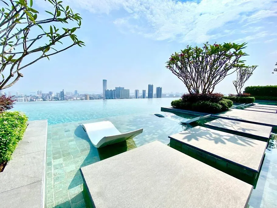Beacon Executive Suites #Elegant #Skypool #Georgetown #4Pax #2Br 2Bath #1Queen 2Single #Quality Well Maintained #Private Superhost
