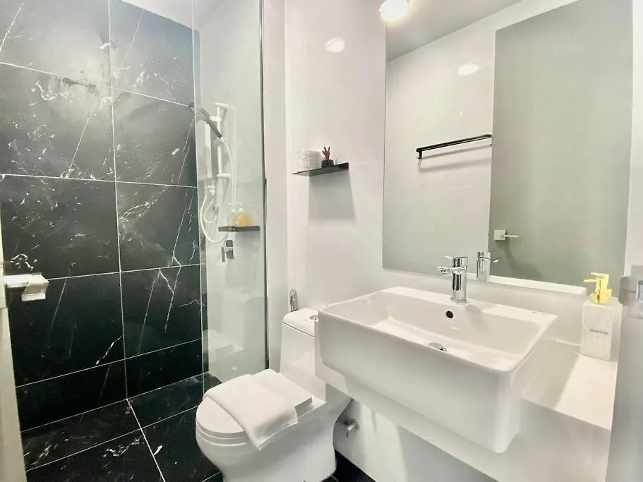 Beacon Executive Suites #Elegant #Skypool #Georgetown #4Pax #2Br 2Bath #1Queen 2Single #Quality Well Maintained #Private Superhost Apartment George Town