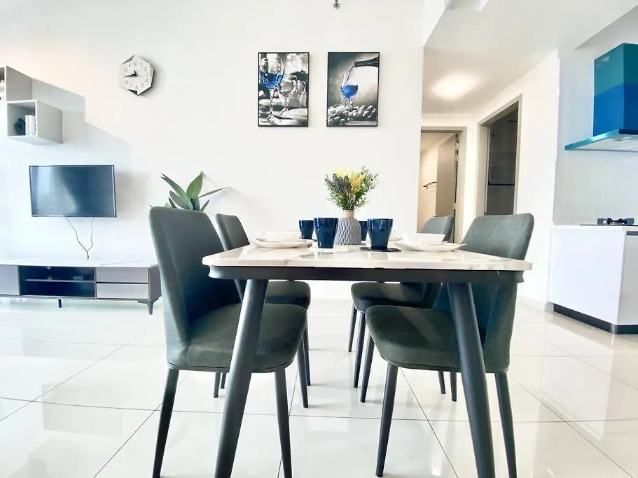 Apartment Beacon Executive Suites #Elegant #Skypool #Georgetown #4Pax #2Br 2Bath #1Queen 2Single #Quality Well Maintained #Private Superhost Malaysia