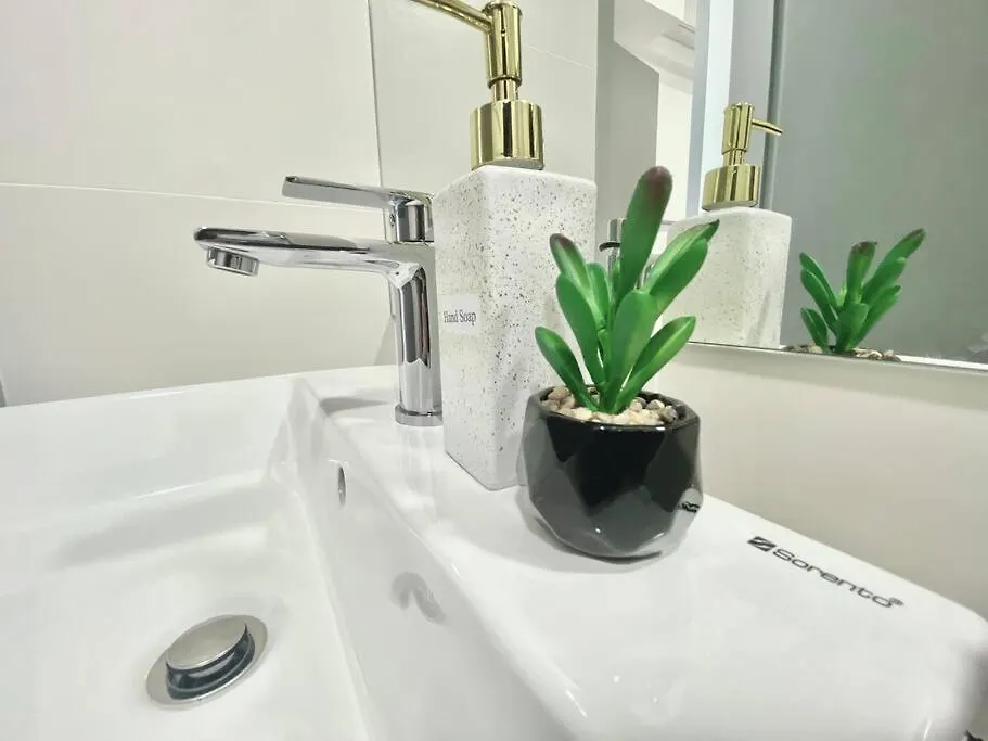 Beacon Executive Suites #Elegant #Skypool #Georgetown #4Pax #2Br 2Bath #1Queen 2Single #Quality Well Maintained #Private Superhost