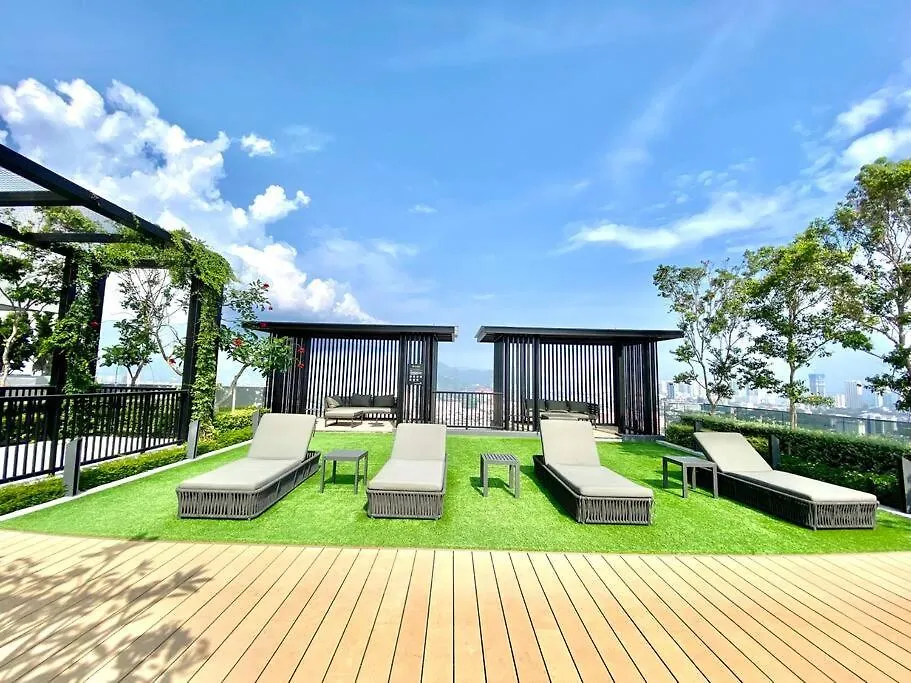 Beacon Executive Suites #Elegant #Skypool #Georgetown #4Pax #2Br 2Bath #1Queen 2Single #Quality Well Maintained #Private Superhost Malaysia