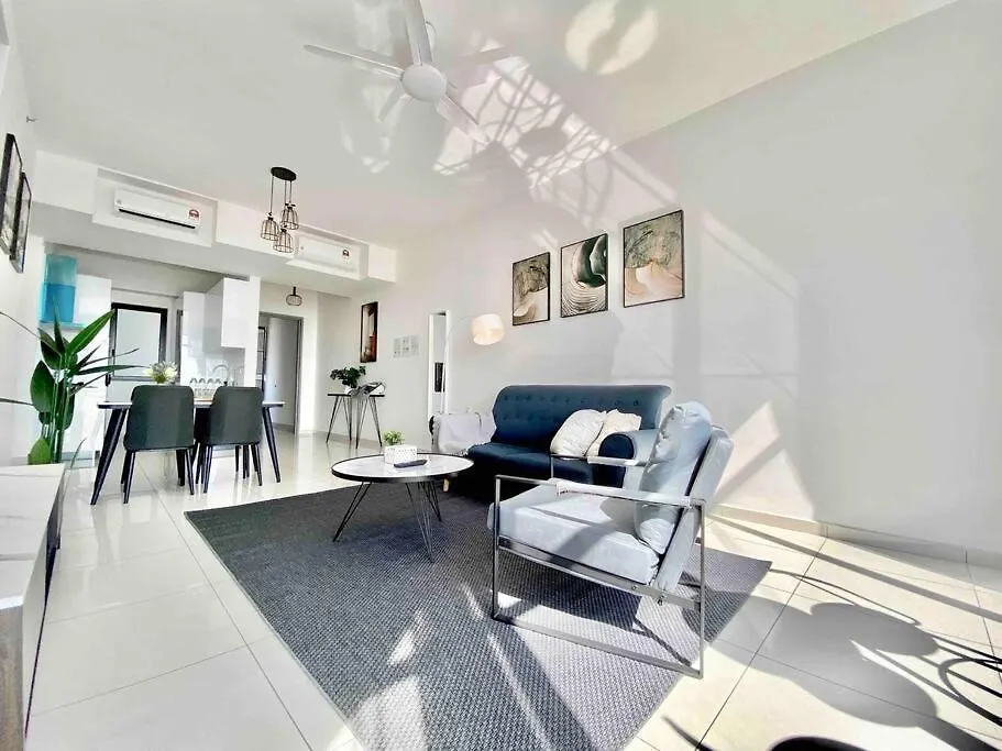 Beacon Executive Suites #Elegant #Skypool #Georgetown #4Pax #2Br 2Bath #1Queen 2Single #Quality Well Maintained #Private Superhost 0*, George Town