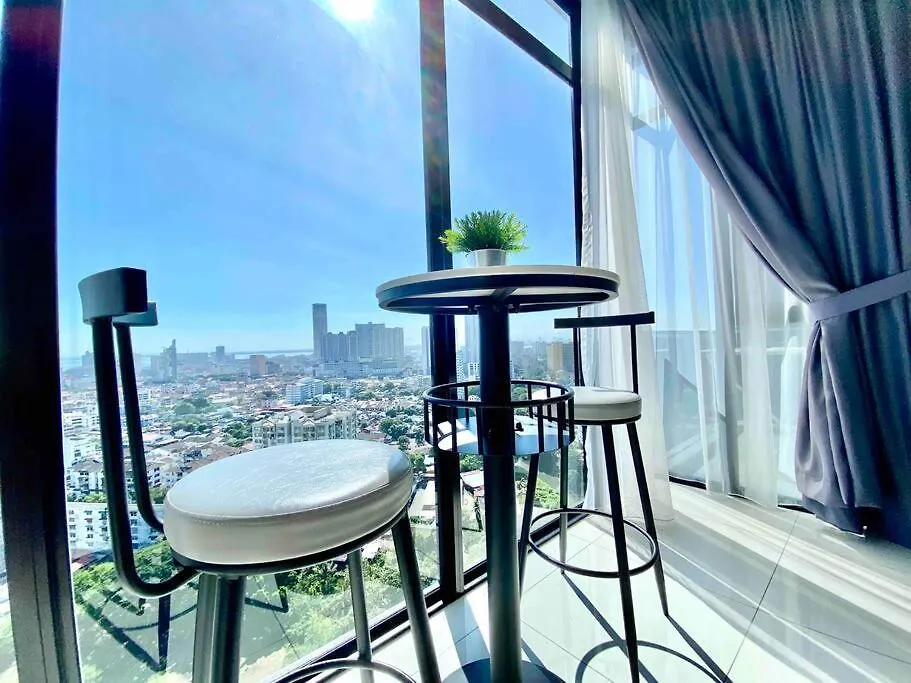 Daire Beacon Executive Suites #Elegant #Skypool #Georgetown #4Pax #2Br 2Bath #1Queen 2Single #Quality Well Maintained #Private Superhost