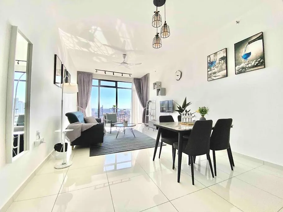 Beacon Executive Suites #Elegant #Skypool #Georgetown #4Pax #2Br 2Bath #1Queen 2Single #Quality Well Maintained #Private Superhost Apartment